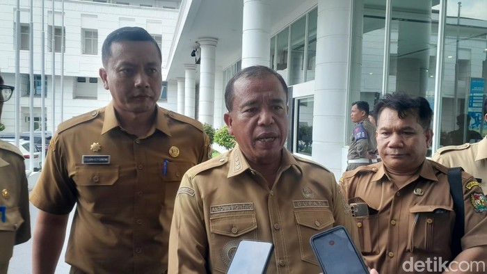 Bupati Karo Antonius Ginting usai pertemuan dengan Gubernur Sumut Bobby Nasution. (Nizar Aldi/detikSumut)