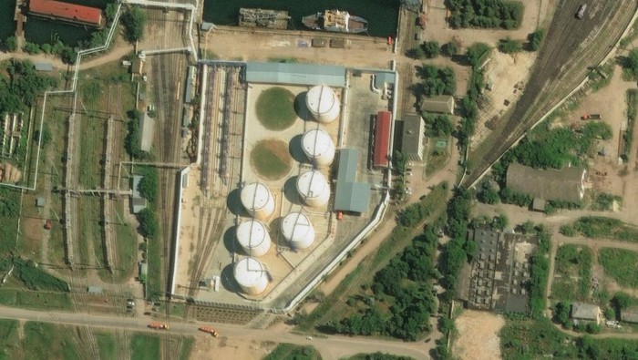 A satellite image shows oil tanks, before, what Ukrainian President Volodymyr Zelenskiy said was an attack on an oil depot in the city of Kerch, Crimea, June 20, 2026. Vantor/Handout via REUTERS. THIS IMAGE HAS BEEN SUPPLIED BY A THIRD PARTY. NO RESALES. NO ARCHIVES. MANDATORY CREDIT. DO NOT OBSCURE LOGO.