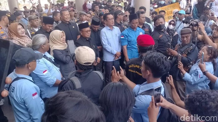 Demo di Jember tuntut MBG lanjut