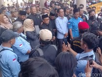 Gedung DPRD Jember Dikepung Massa Desak Program MBG Dilanjut