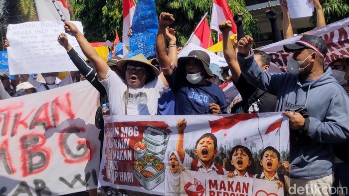 Demo MBG di Trenggalek