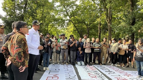 DPRD Bali terima 16 tuntutan mahasiswa saat aksi di depan Gedung DPRD Bali, Senin (22/6/2026).