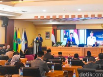 BNN Mendadak Tes Urine Anggota DPRD NTB Saat Rapat Paripurna