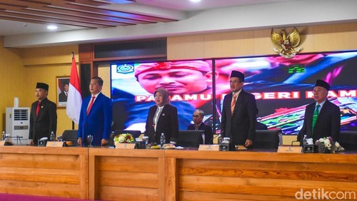 Gubernur NTB Lalu Muhamad Iqbal saat saat menyampaikan Raperda Pertanggungjawaban Pelaksanaan APBD 2025 dalam Rapat Paripurna di DPRD NTB, Senin (22/6/2026).