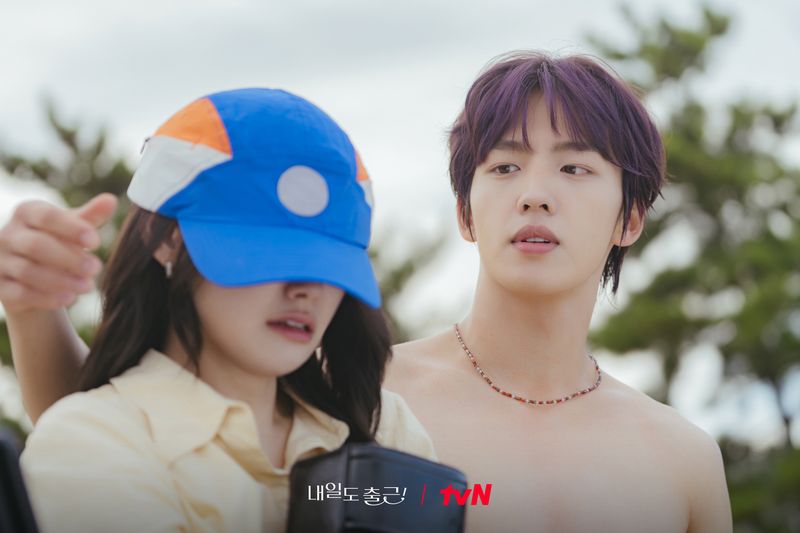 Drama Korea See You at Work Tomorrow Drama Korea See You at Work Tomorrow menampilkan Kang Mina dan Won Gyu Bin sebagai pasangan second lead.