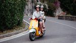El Rumi Ajak Syifa Hadju Sunmori di Italia Naik Vespa