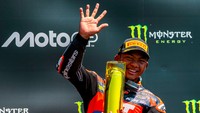 Manajer Tim Rider Malaysia Tuai Pujian usai Tolak Selebrasi Sampanye di Podium