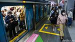 Antusias Warga Hari Ini Naik Transjakarta, MRT-LRT Cuma Rp1
