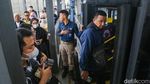 Antusias Warga Hari Ini Naik Transjakarta, MRT-LRT Cuma Rp1