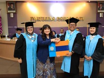 Raih Gelar Doktor, Herlina Tawarkan Teori Baru Soal Loyalitas Kader Partai
