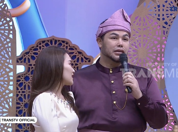 Ivan Gunawan sampaikan perasaan kepada Ayu Ting Ting.