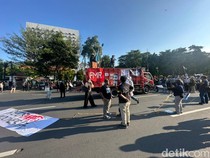 Jalan Gubernur Suryo Ditutup Ada Demo Rakyat Surabaya Menggugat