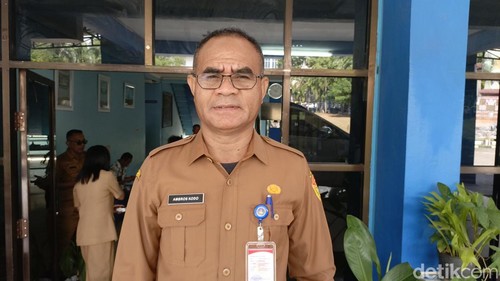 Kadisdikbud NTT, Ambrosius Kodo.