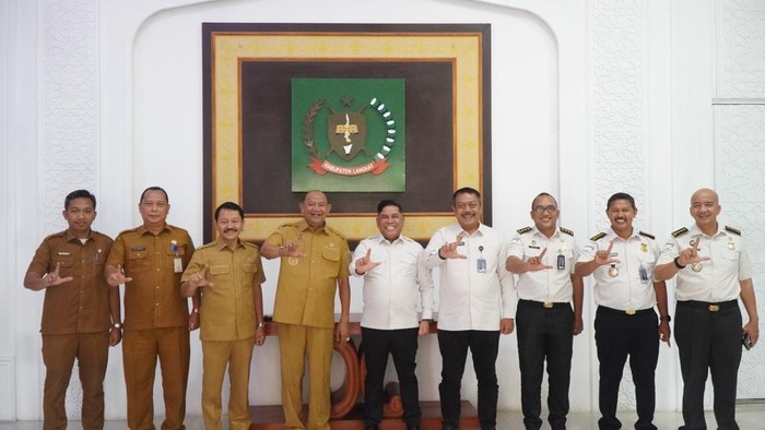 Kantor Wilayah Direktorat Jenderal Imigrasi Sumatera Utara melakukan audiensi dengan Bupati Langkat Syah Afandin. (dok. Istimewa)