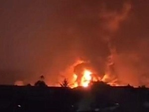 5 Jam Berlalu, Api Masih Berkobar di Pabrik Karet Tangerang