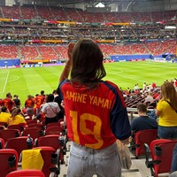 Ines melihat langsung momen Lamine Yamal mencetak sejarah di Piala Dunia 2026. Lamine mencetak gol saat pertandingan Grup H ini baru berlangsung 10 menit. Foto: Dok. Instagram ineesgaarcia