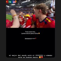 Melalui unggahan di Instagram Story, Ines mengungkapkan rasa bangganya pada Lamine. “Pemain terbaik di dunia sedang berada di level 2.000.000%, dan dia juga berada di tangan yang tepat, tulisnya disertai emoji hati. Foto: Dok. Instagram ineesgaarcia