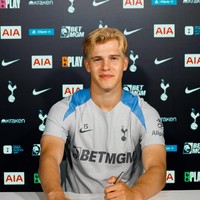 Sebelum Piala Dunia 2026, visual Lucas sebenarnya sejak awal sudah mencuri perhatian. Ketika debutnya untuk Tottenham tahun lalu, para penggemar membanjiri isi postingannya dengan menyebutnya, ”Beautiful man,”Foto: Instagram