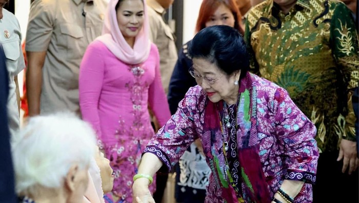 Megawati Soekarnoputri bertemu sejumlah tokoh nasional yang tergabung dalam Gerakan Nurani Bangsa (GNB), ada Sinta Wahid hingga Romo Magnis. (Dok istimewa).