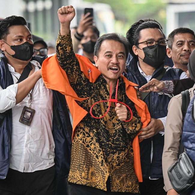 Roy Suryo-Tifa Resmi Diserahkan ke Jaksa