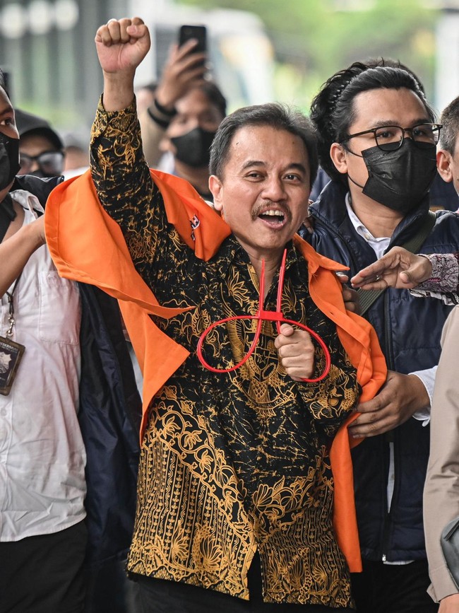 Roy Suryo-Tifa Resmi Diserahkan ke Jaksa