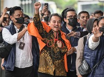Roy Suryo-Tifa Resmi Diserahkan ke Jaksa