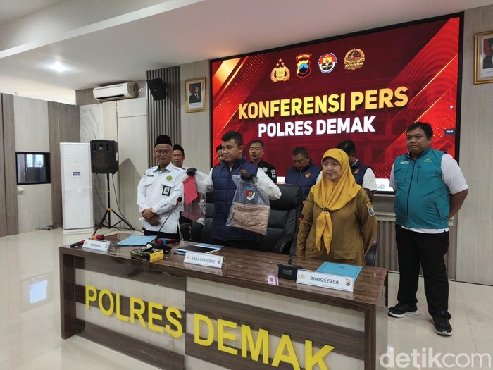 Konferensi pers ungkap kasus kekerasan seksual di Mapolres Demak, Senin (22/6/2026).