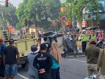 Pikap Ringsek Seruduk Truk Parkir di Nganjuk, 1 Tewas-2 Luka