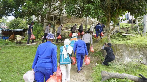 Polda Riau menggelar Ekspedisi JALUR, membawa misi kemanusiaan jelang Hari Bhayangkara ke-80 di Kabupaten Kampar, pada Senin (22/6/2026).