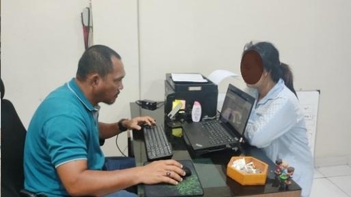 Polisi memeriksa pelaku yang membunuh selingkuhannya
