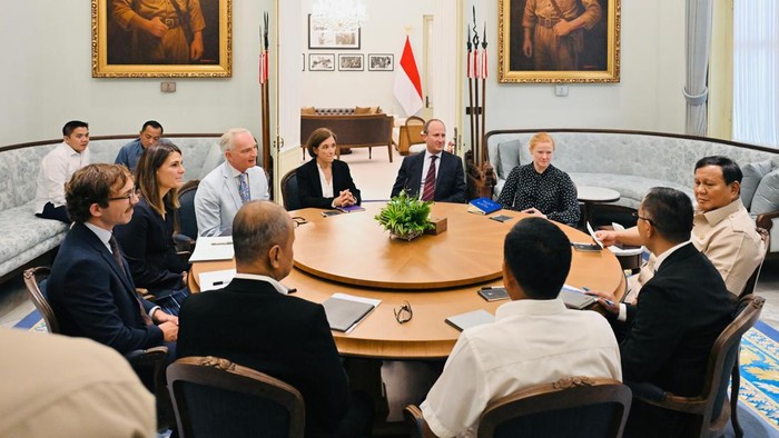 Mendiktisaintek Brian Yuliarto mengungkap isi pertemuan Presiden Prabowo Subianto dengan delegasi Imperial College London di Istana Merdeka, Jakarta, Senin (22/6/2026).