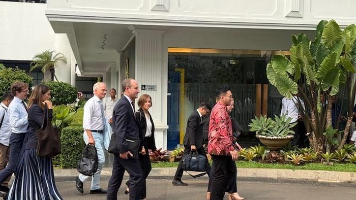 Profesor Imperial College London di Istana Presiden
