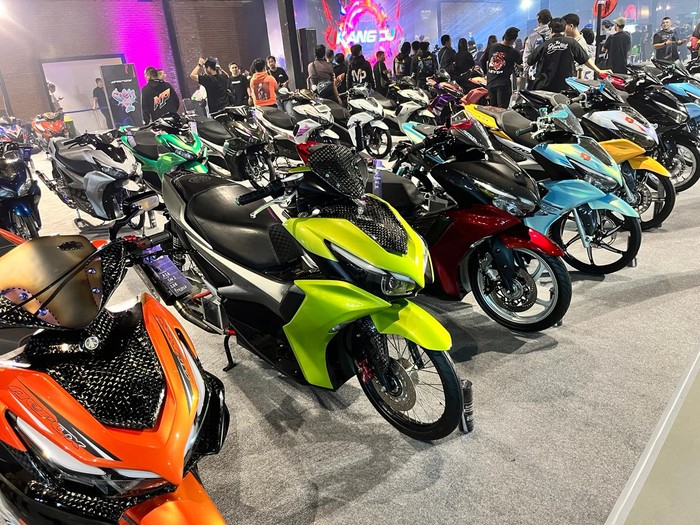 Ribuan pengguna Yamaha Aerox tumpah ruah di Jakarta