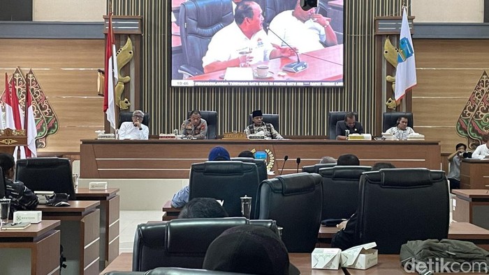 Saat nelayan dan aktivis penyu di DPRD Pangandaran