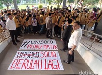 Mahasiswa Unsoed Geruduk Rektorat, Protes Pengiriman Delegasi ke Acara Wapres