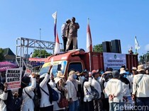 Karyawan SPPG Demo di Alun-alun Cilacap, Minta MBG Tetap Lanjut