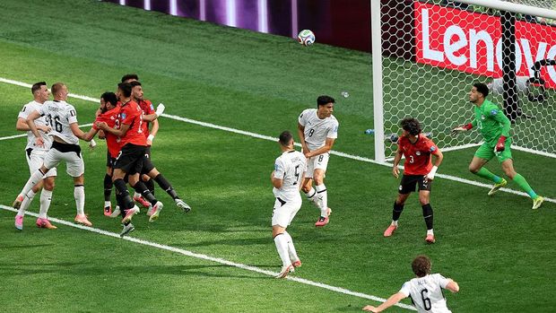 VANCOUVER, BRITISH COLUMBIA - JUNE 21: Finn Surman #16 of New Zealand scores his team's first goal during the FIFA World Cup 2026 Group G match between New Zealand and Egypt at BC Place Vancouver on June 21, 2026 in Vancouver, British Columbia. (Photo by Alex Grimm/Getty Images)