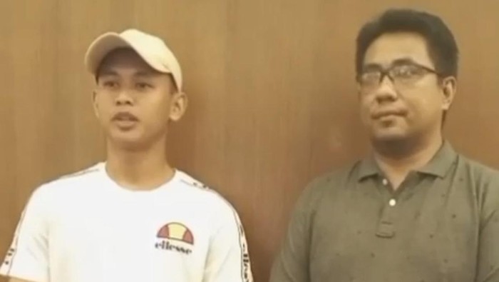 Serda Ainul Yaqin bersama marshal yang menariknya.