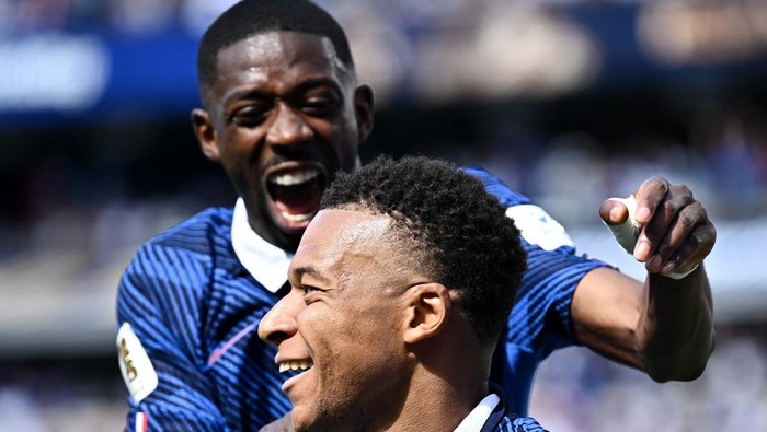 Soccer Football - FIFA World Cup 2026 - Group I - France v Senegal - New York/New Jersey Stadium, East Rutherford, New Jersey, U.S. - June 16, 2026 Frances Kylian Mbappe celebrates scoring their first goal with Ousmane Dembele REUTERS/Dylan Martinez