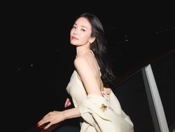 Gaya Song Hye Kyo Pakai Gaun Satin Backless, Hadiri Gala Dinner Guerlain