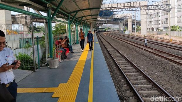 Stasiun KRL JIS mulai beroperasi hari ini, Senin (22/6/2026), stasiun ini akan menghubungkan Stadion Jakarta International Stadium (JIS) dengan layanan KRL Commuter Line.