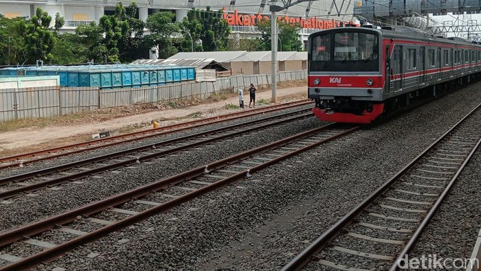 Stasiun KRL JIS mulai beroperasi hari ini, Senin (22/6/2026), stasiun ini akan menghubungkan Stadion Jakarta International Stadium (JIS) dengan layanan KRL Commuter Line.