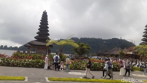 Tiket masuk ke DTW Ulun Danu Beratan, Desa Candikuning, Kecamatan Baturiti, Tabanan naik mulai 1 Juli 2026.