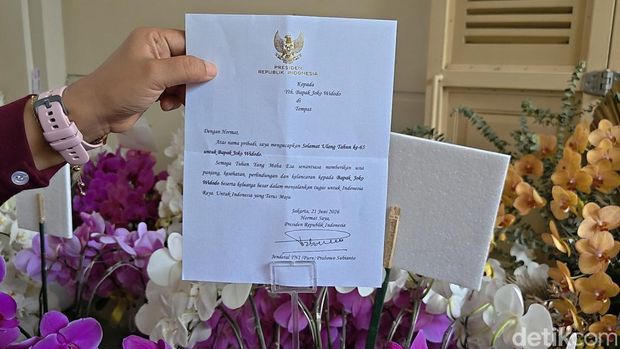 Ucapan Ultah Prabowo untuk Jokowi Bunga anggrek kiriman dari Presiden Prabowk untuk Jokowi, Senin (22/6/2026)