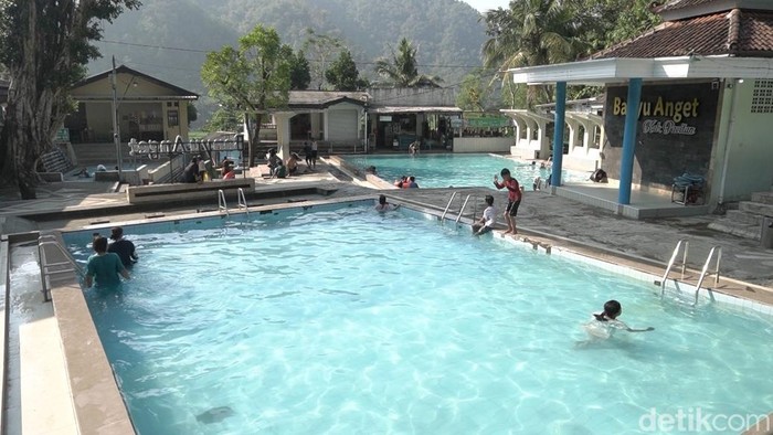 Wisata Banyu Anget Pacitan