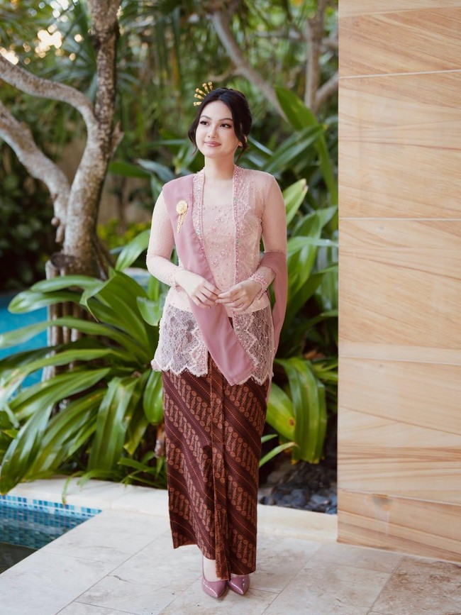 Pesona Aisyah Aqilah Jadi Bridesmaid, Refal Hady Sampai Berkomentar