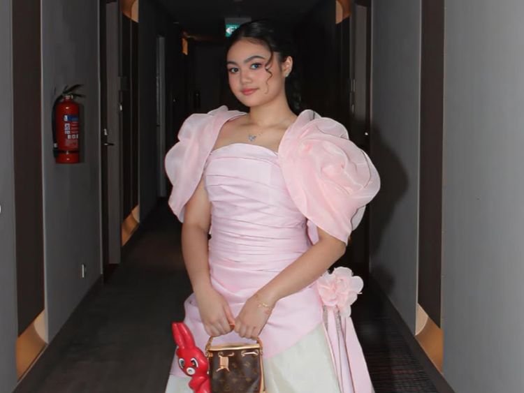 Potret Amora Lemos di Acara Prom Night SMP, Anggun Bergaun Soft Pink