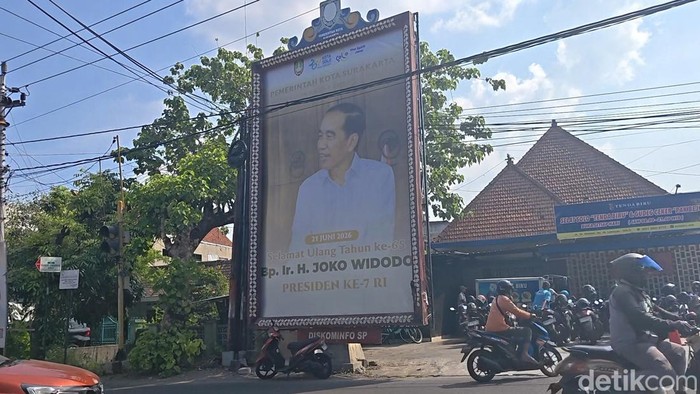 Baliho ucapan ultah Jokowi dari Pemkot Solo terpasang di beberapa titik, Selasa (23/6/2026).