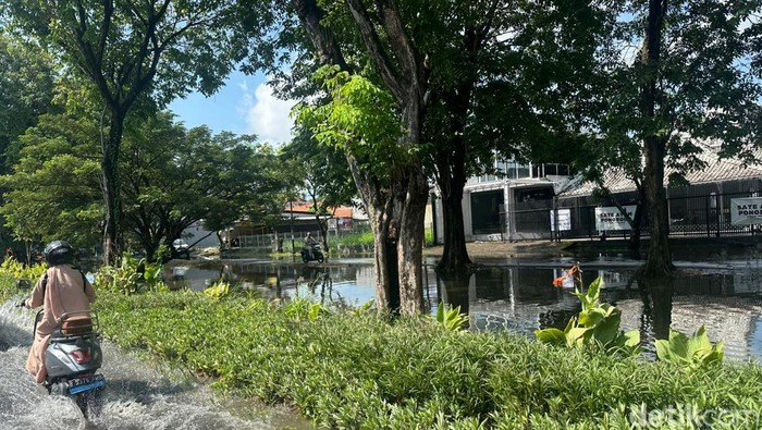 Banjir di kawasan Medokan Surabaya