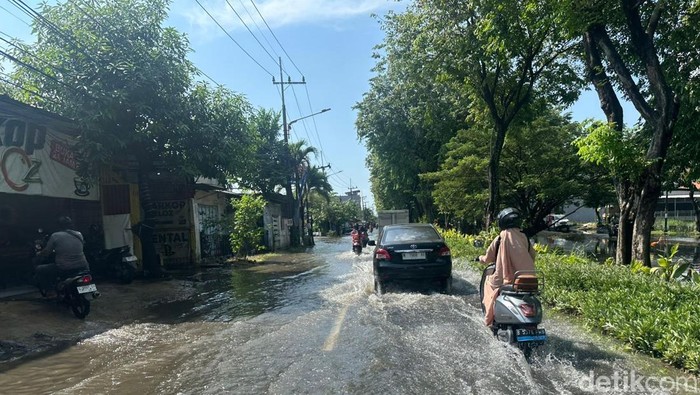 Banjir di kawasan Medokan Surabaya
